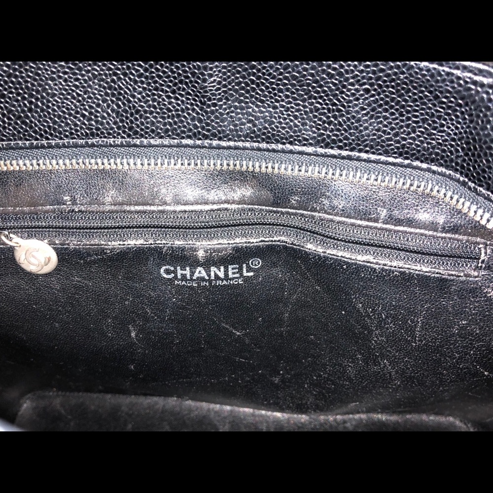 Chanel Caviar Medallion Tote - Picture 4 of 8